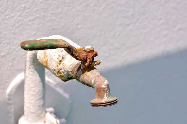 Wasserhahn aus Metall — Stockfoto