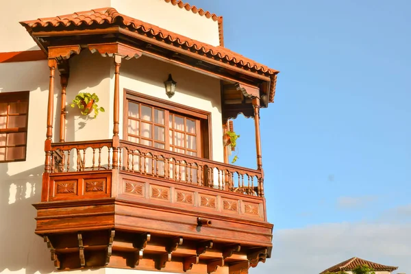 Канарский деревянный балкон — стоковое фото