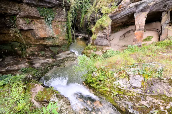 Wasserspritzwasserfall — Stockfoto