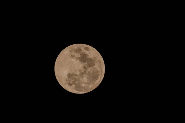 Φεγγάρι στον νυχτερινό ουρανό — Φωτογραφία Αρχείου