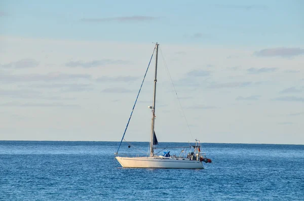 Barco en el océano — Foto de Stock