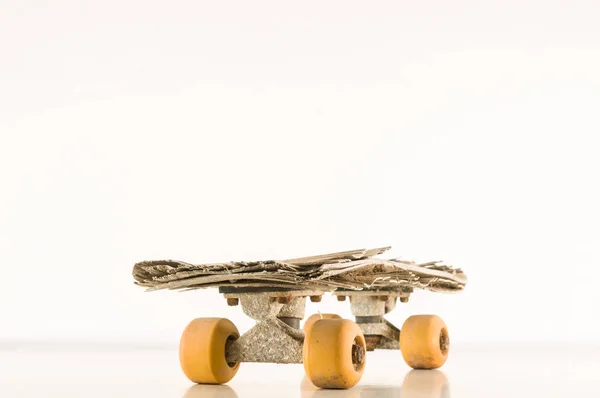 ヴィンテージスタイルの Concued スケート ボード — ストック写真