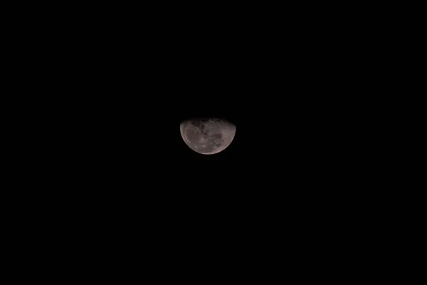 Lua no céu noturno — Fotografia de Stock