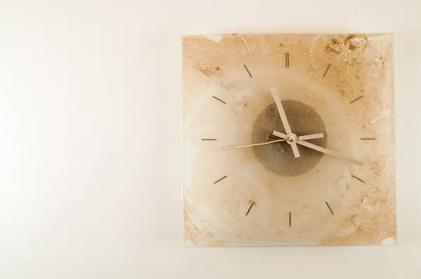 Close-up of a dirty clock — Stock Photo, Image