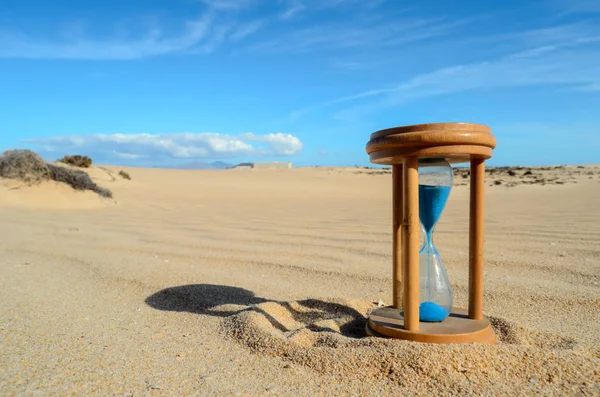 Objeto no deserto seco — Fotografia de Stock