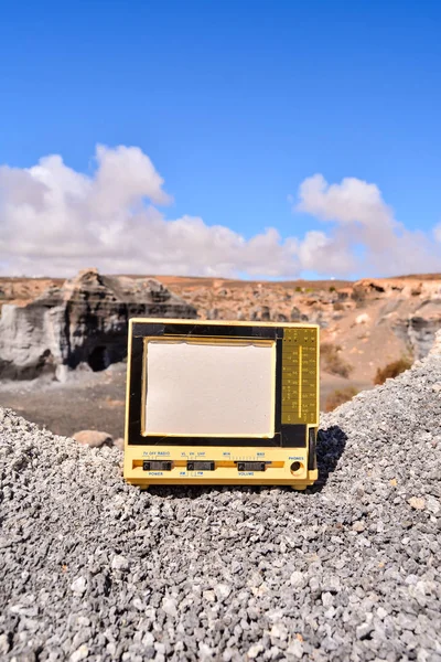 Objeto no deserto seco — Fotografia de Stock