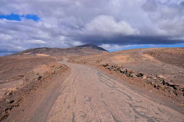 Camino de tierra desierto — Foto de Stock