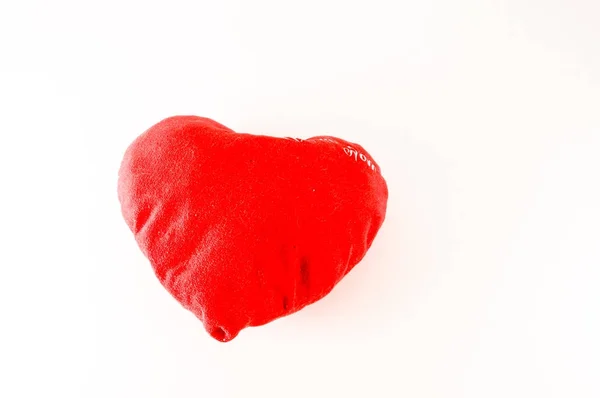Gros plan de l'oreiller coeur rouge — Photo