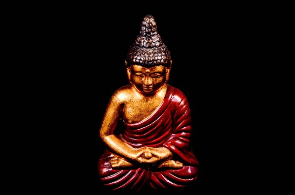 ओरिएंटल बौद्ध पुतळा पृथक् — स्टॉक फोटो, इमेज