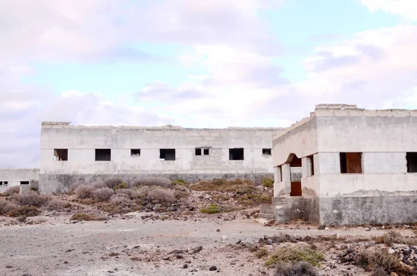 Edifícios abandonados de uma base militar — Fotografia de Stock