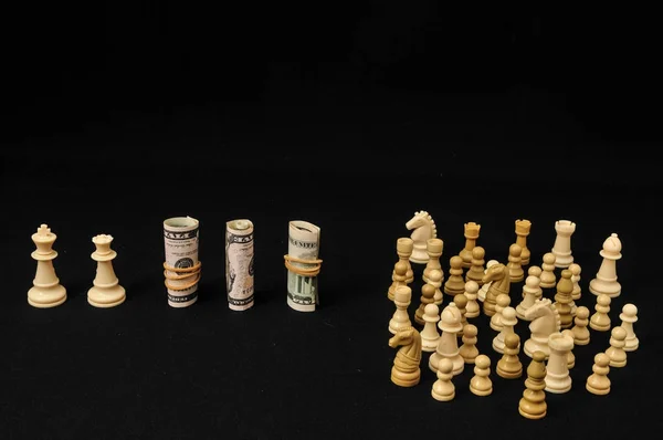 Money Strategy Koncept Bílé Šachy Měna Černém Pozadí — Stock fotografie