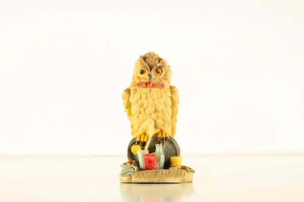 Close-up of clay decoration owl statuette — 图库照片