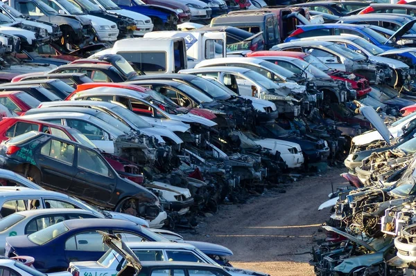 Schrottplatz Mit Haufen Zerquetschter Autos Auf Teneriffa — Stockfoto