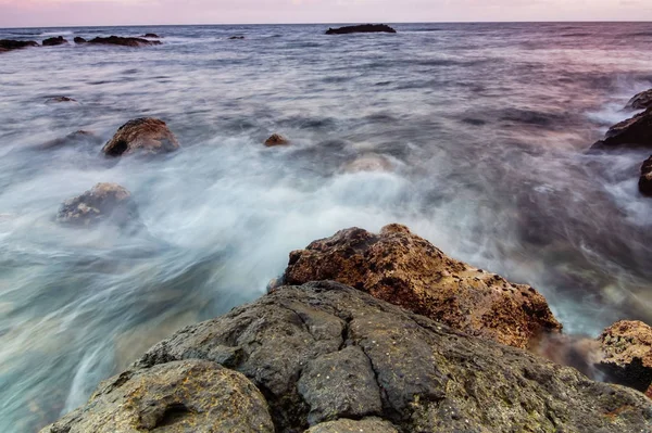 テネリフェ島の海の海岸の長い露出の写真 — ストック写真