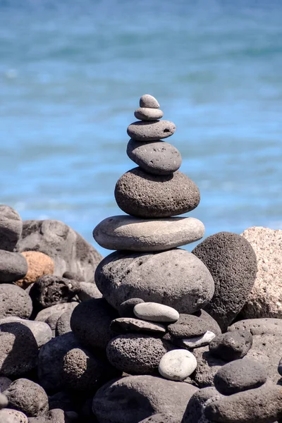 海のビーチの石の写真スタック — ストック写真