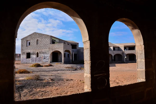 Photo Picture Abandoned Desert House Exterior — Stock Photo, Image