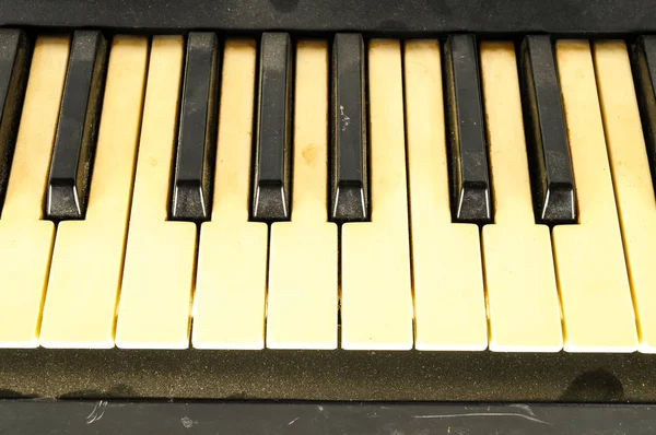 Крупный план клавиш фортепиано — стоковое фото
