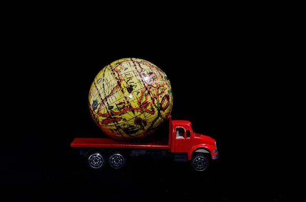 Camión Con Tierra Globo Entrega Transporte Concepto — Foto de Stock