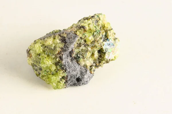 Olivine Mücevher Taşı Nın Fotoğrafı Peridot Olarak Bilinir — Stok fotoğraf