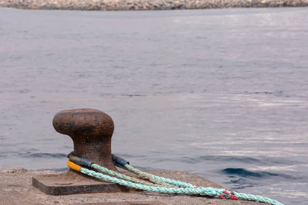 Rusty metal mooring bolard for big ship — Stock Photo, Image