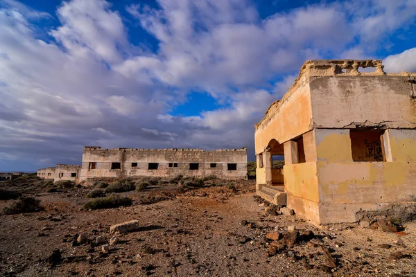 Bâtiments abandonnés d'une base militaire — Photo