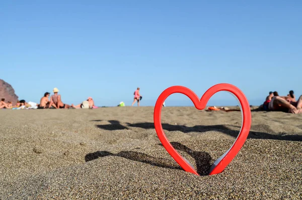 Foto Van Een Hart Het Zandstrand — Stockfoto