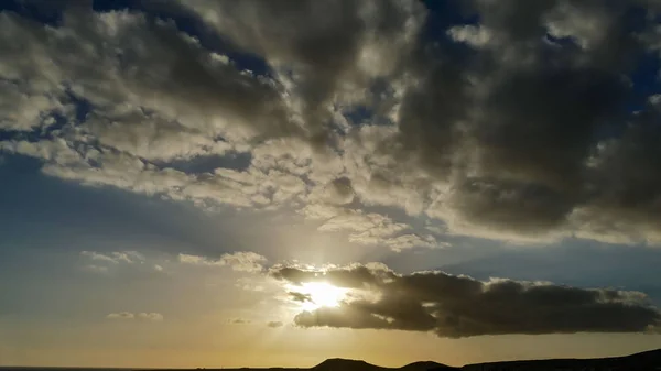 Paysage Nuageux Nuages Colorés Coucher Soleil Près Océan — Photo