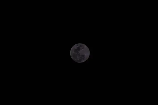 Luna en el cielo nocturno —  Fotos de Stock