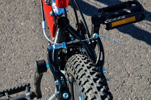 Närbild Modern Röd Full Suspension Mountain Bike Mtb Cykel — Stockfoto