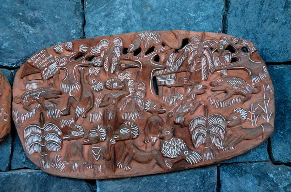 Antika Oyulmuş Ahşap Bas Polinezya Sanatı Rahatlaması — Stok fotoğraf