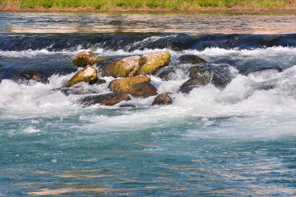 Foto Van Een Prachtige Waterval Met Waterval — Stockfoto