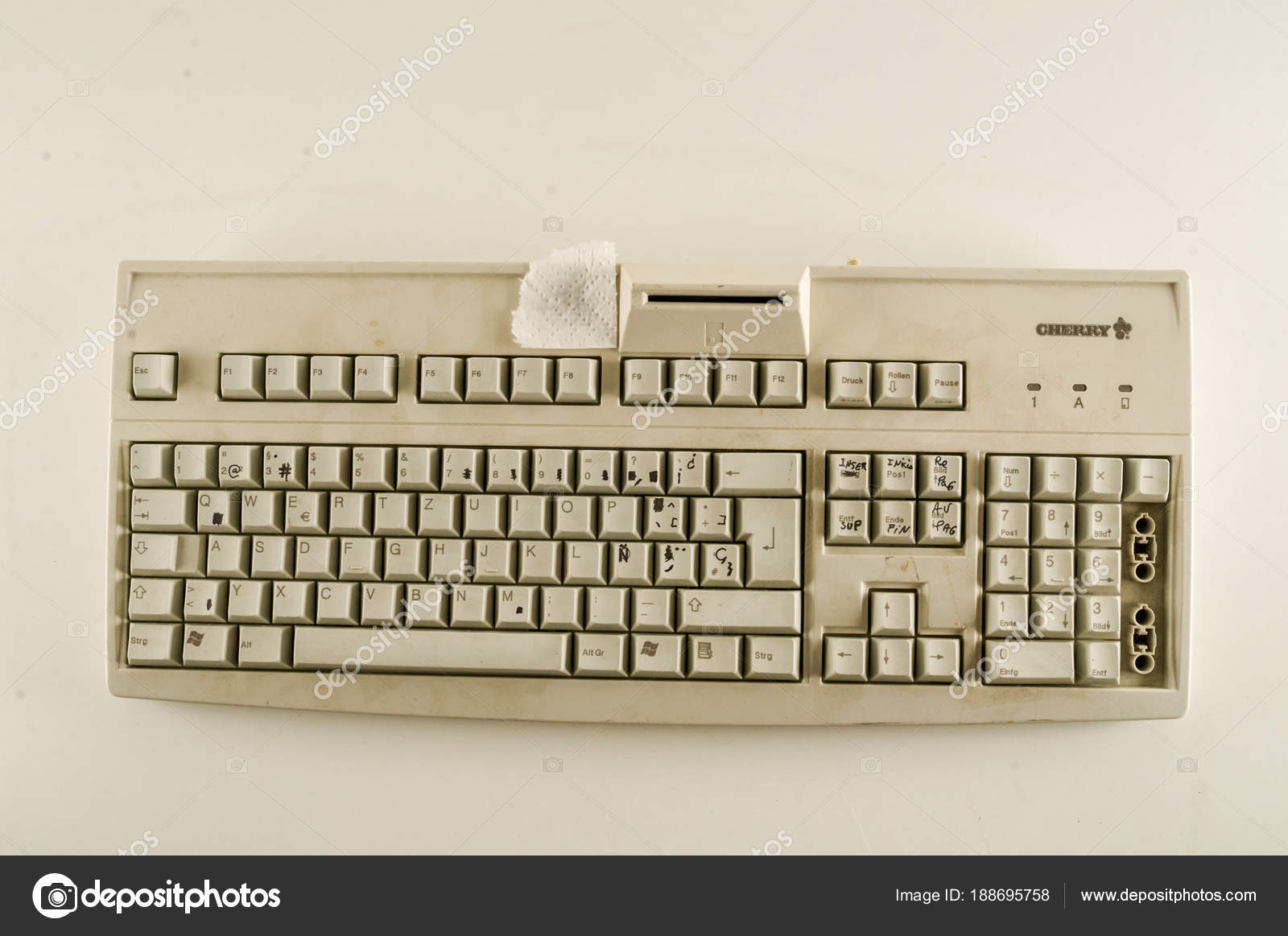 Close,up of vintage pc computer keyboard \u2014 Stock Photo