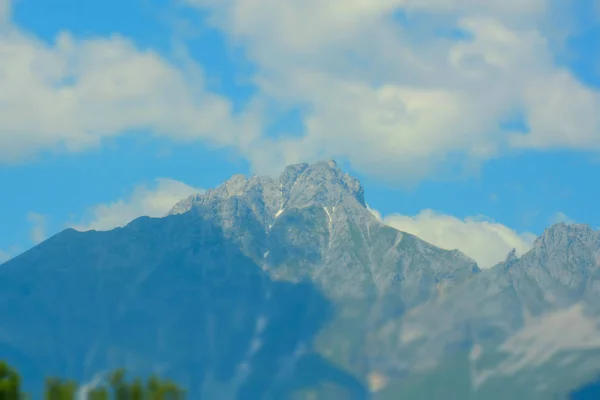 Alplerin Tepe Arkaplanlarının Panorama Görünümü — Stok fotoğraf