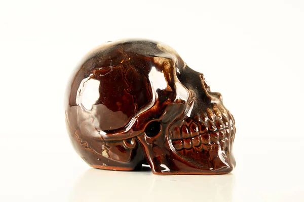 Cráneo decorado cerámica símbolo de la muerte —  Fotos de Stock