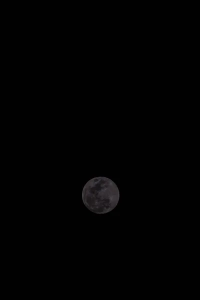图为月亮在夜空中的照片 — 图库照片