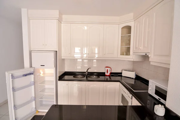 Photo Picture internal view of a modern kitchen