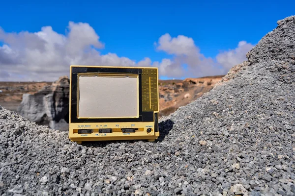 Konceptuální Foto Televizního Objektu Suché Poušti — Stock fotografie