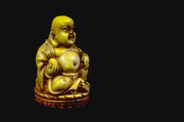 Восточная Буддистская Статуя Изолированная Черном Фоне — стоковое фото