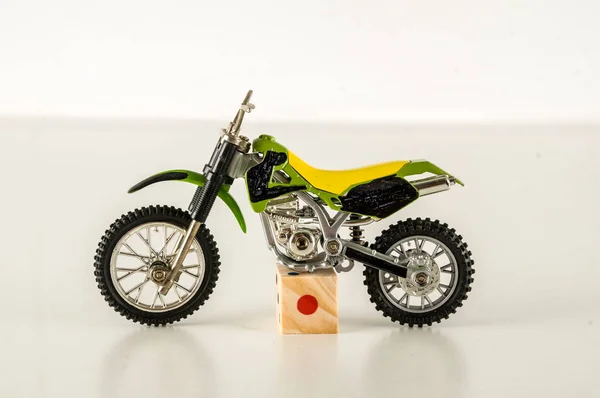 Närbild Cross Motorcykel Leksak Objekt Vit Bakgrund — Stockfoto