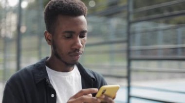 Adamın akıllı telefonuyla iyi haberleri var..