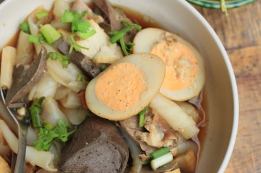 şehriye Çin yemeği rulo