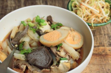 şehriye Çin yemeği rulo