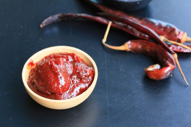 Kore kırmızı biber - gochujang