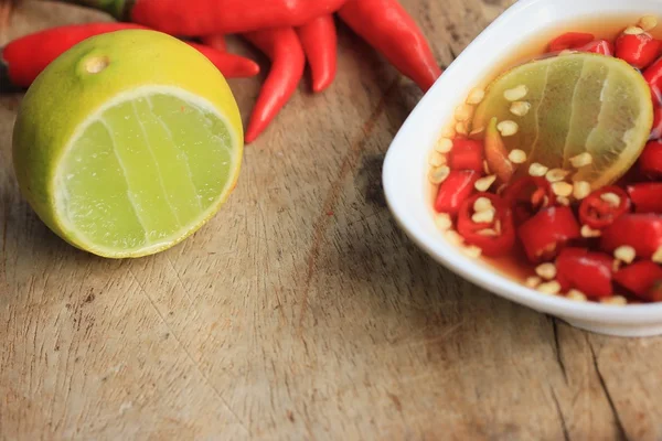 Molho de pimenta com limão — Fotografia de Stock