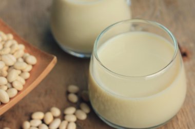 Beyaz börülce soya sütü ile