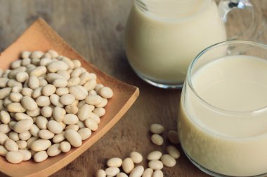 Beyaz börülce soya sütü ile