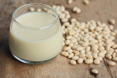 Beyaz börülce soya sütü ile