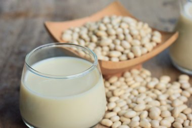 Beyaz börülce soya sütü ile