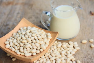 Beyaz börülce soya sütü ile