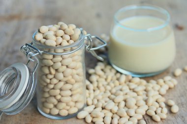 Beyaz börülce soya sütü ile